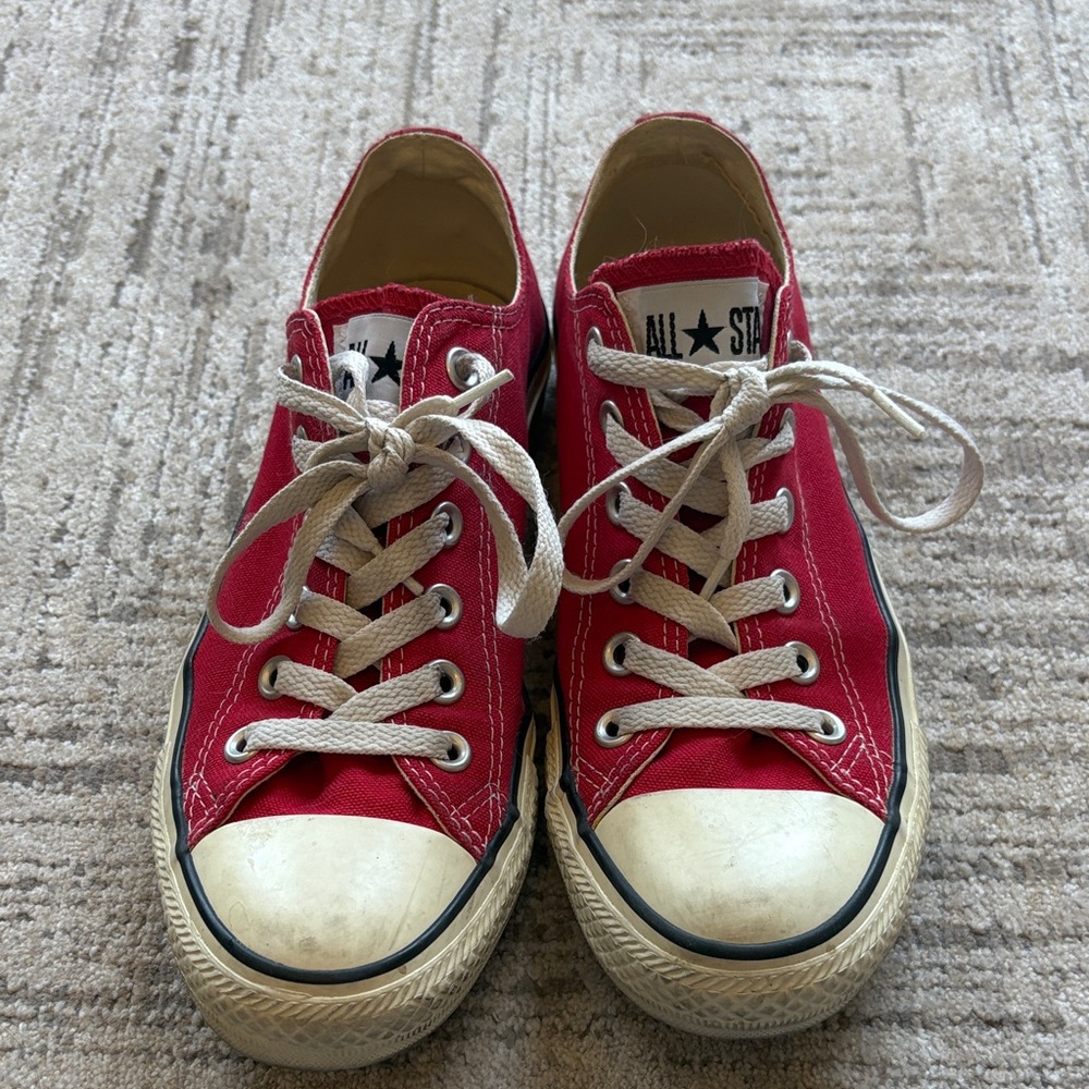 Red Converse Chuck Taylor Low Tops – Size [8] – Classic Canvas Sneakers